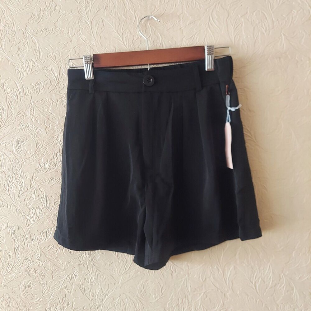 Women's black pleated shorts NEW Sz small